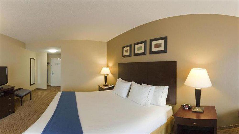 Holiday Inn Express & Suites Malone By Ihg מראה חיצוני תמונה