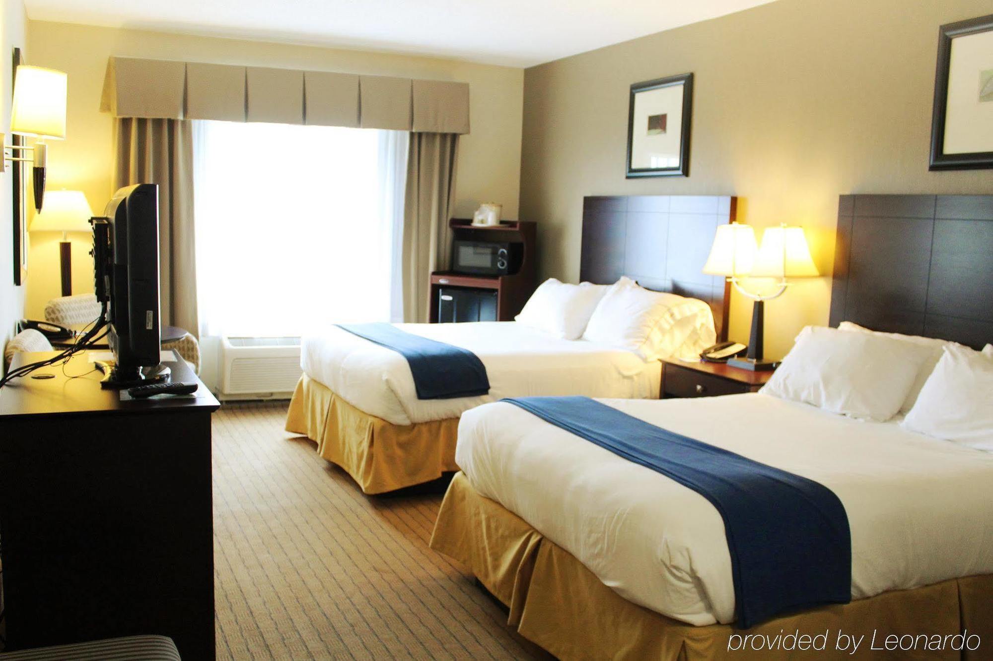 Holiday Inn Express & Suites Malone By Ihg מראה חיצוני תמונה