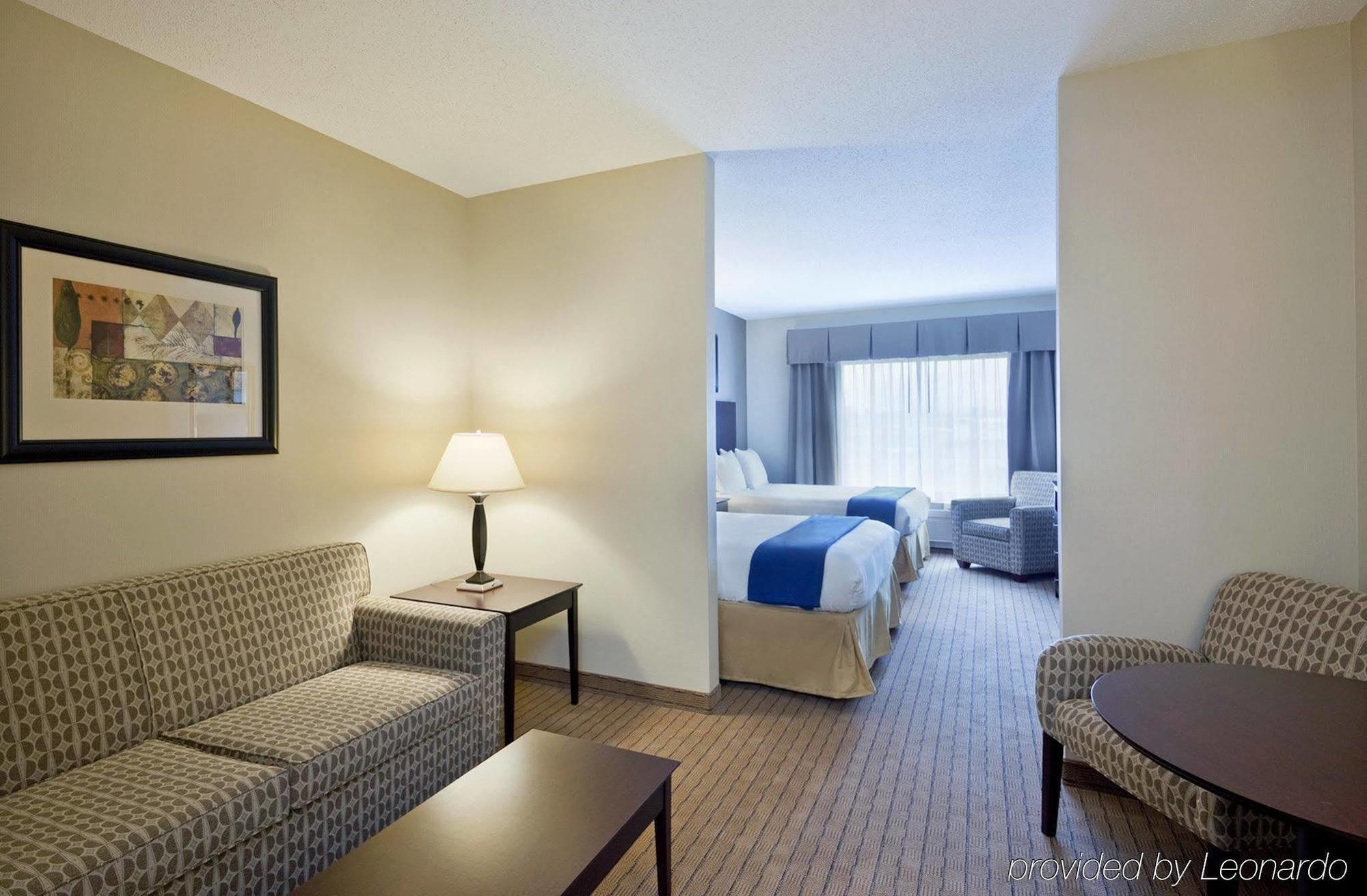 Holiday Inn Express & Suites Malone By Ihg חדר תמונה