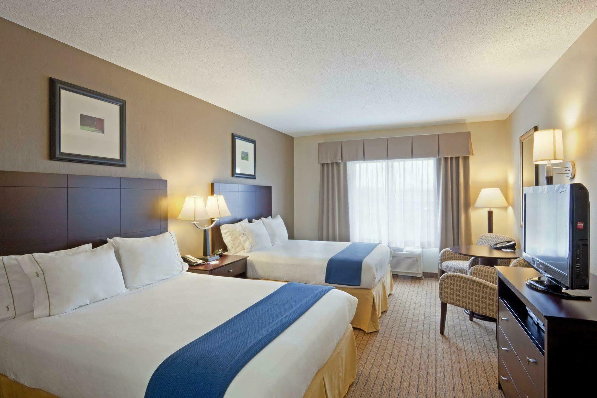 Holiday Inn Express & Suites Malone By Ihg מראה חיצוני תמונה