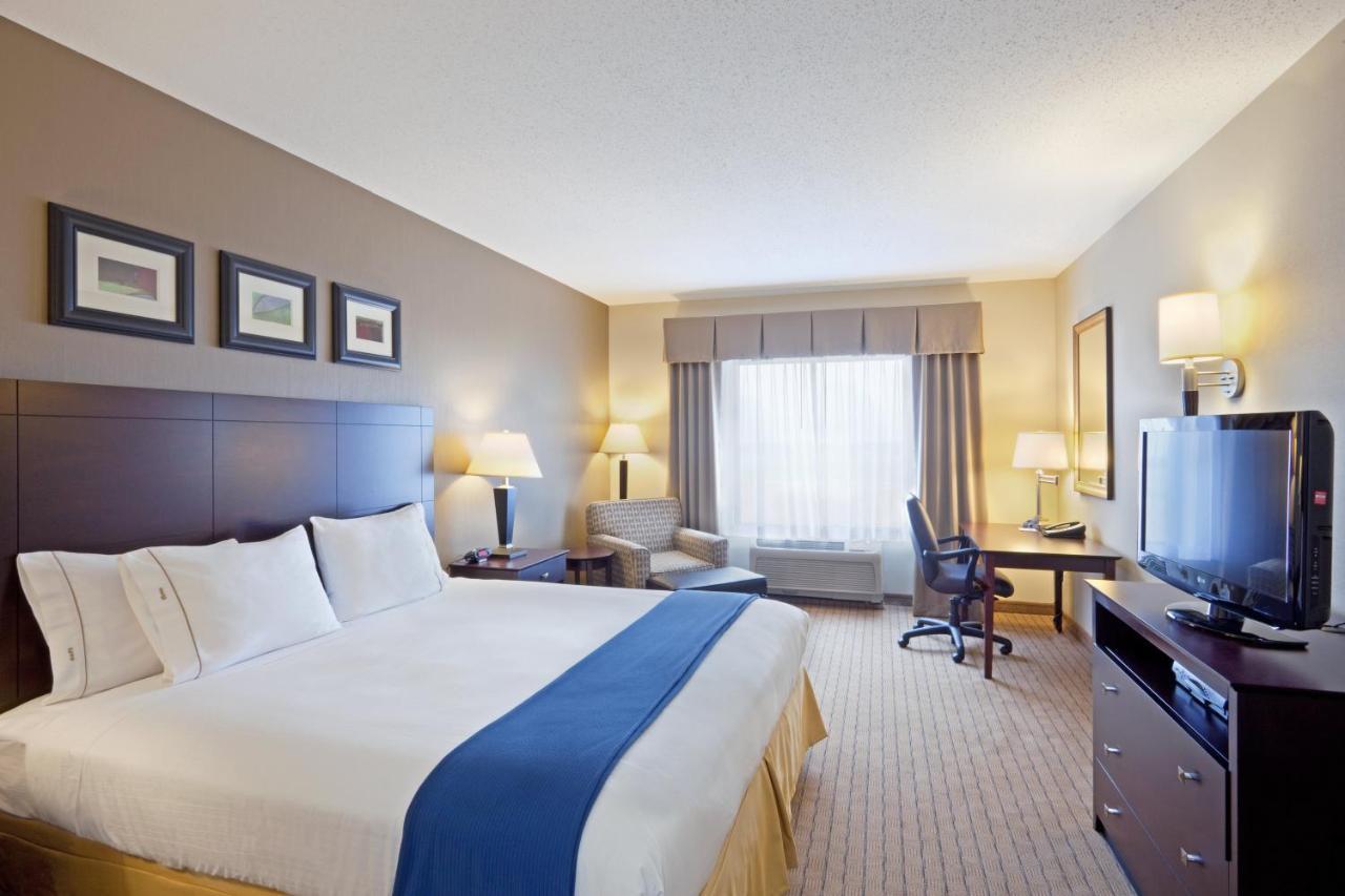 Holiday Inn Express & Suites Malone By Ihg חדר תמונה