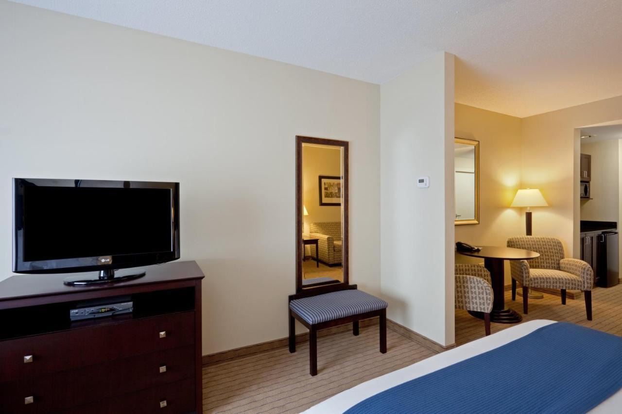 Holiday Inn Express & Suites Malone By Ihg מראה חיצוני תמונה
