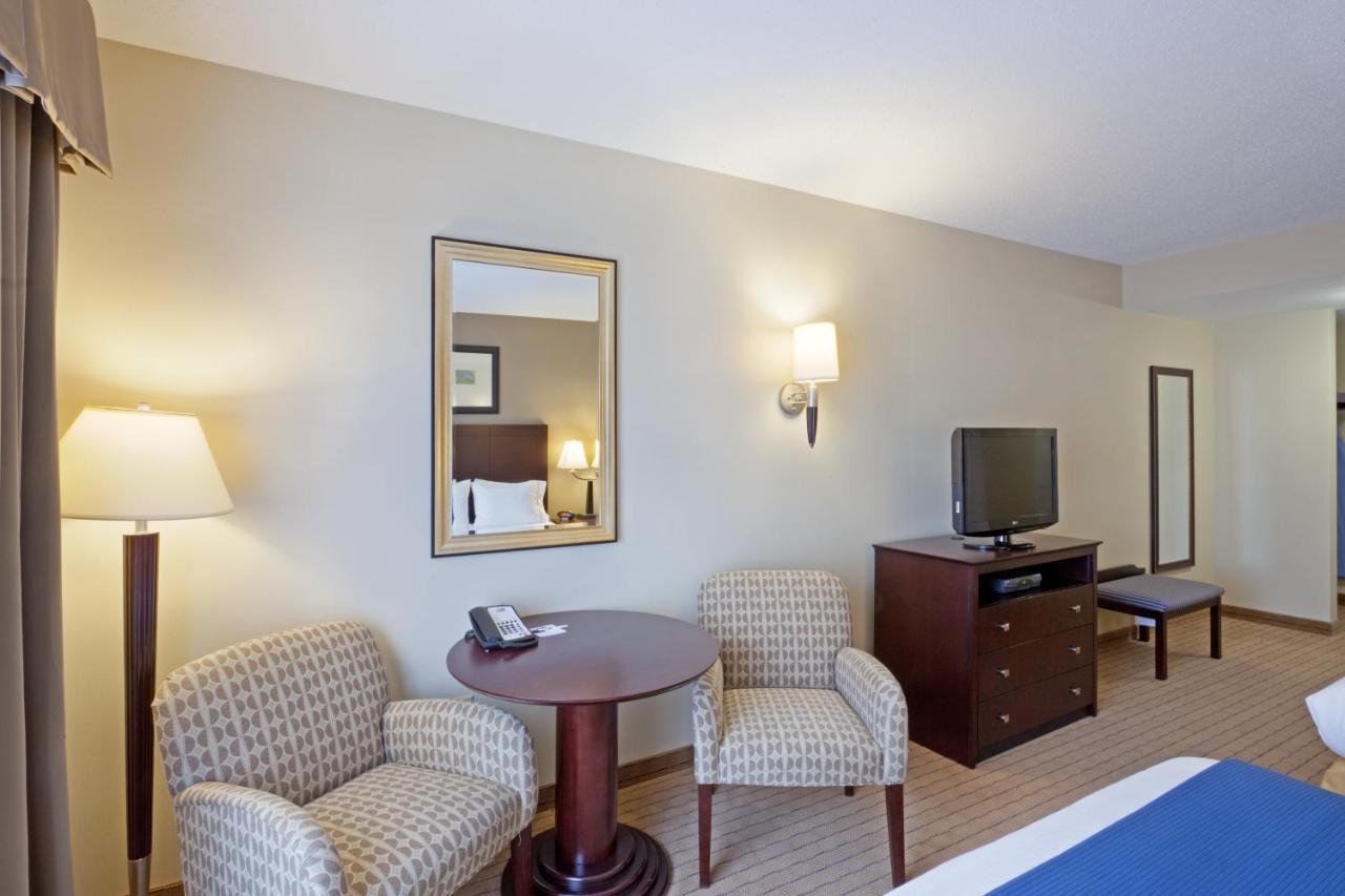 Holiday Inn Express & Suites Malone By Ihg מראה חיצוני תמונה