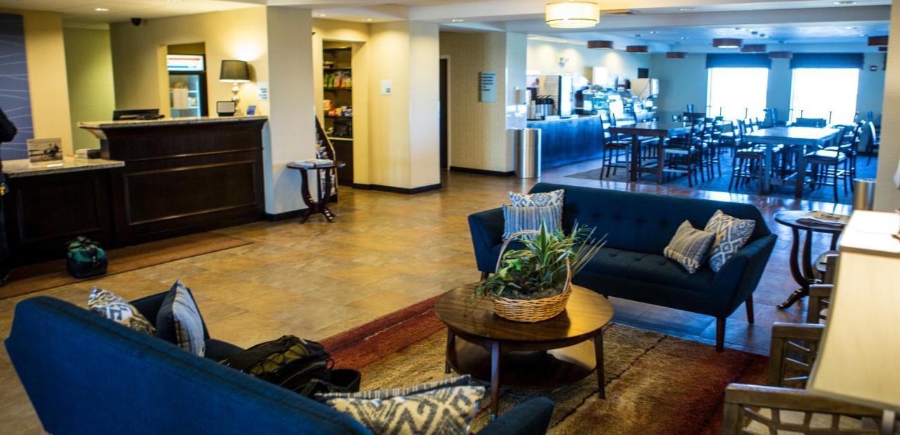 Holiday Inn Express & Suites Malone By Ihg מראה חיצוני תמונה