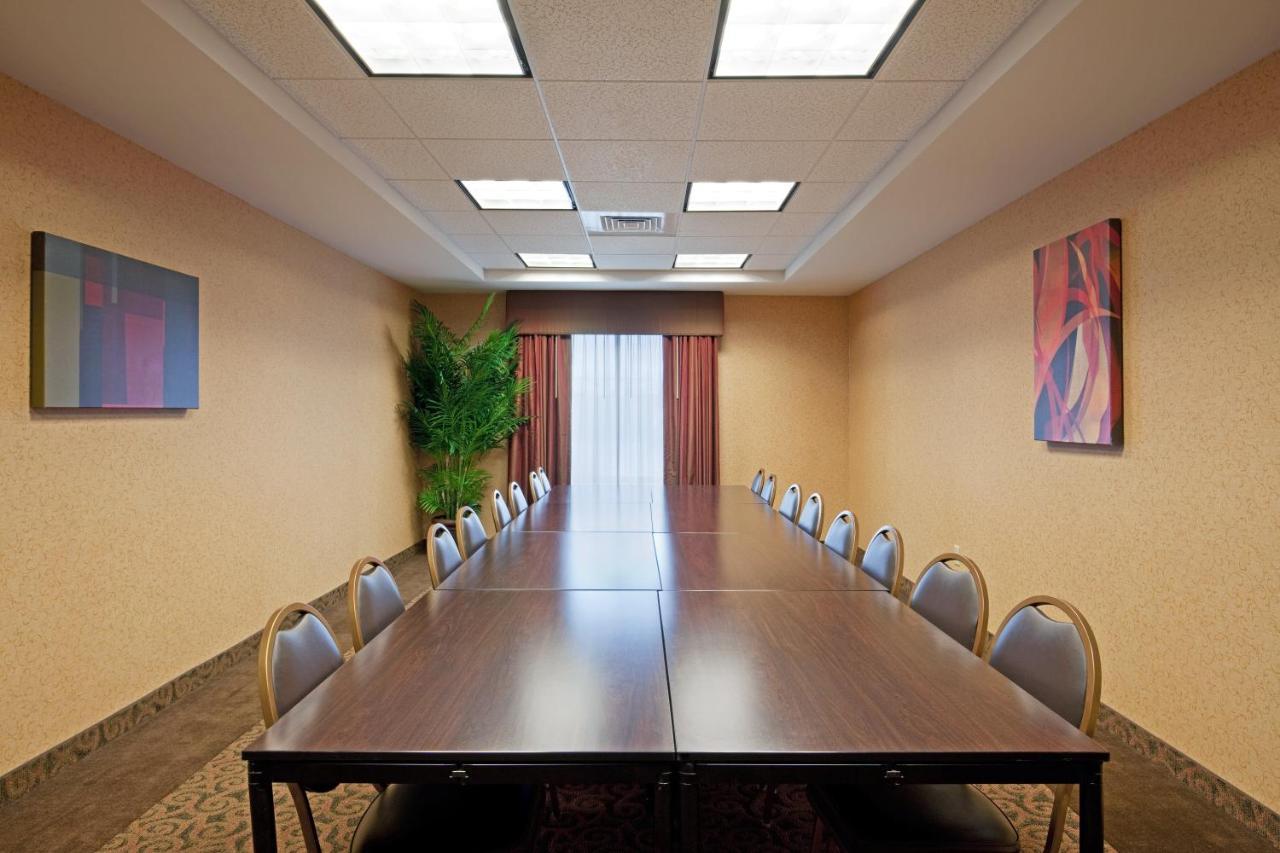 Holiday Inn Express & Suites Malone By Ihg מראה חיצוני תמונה