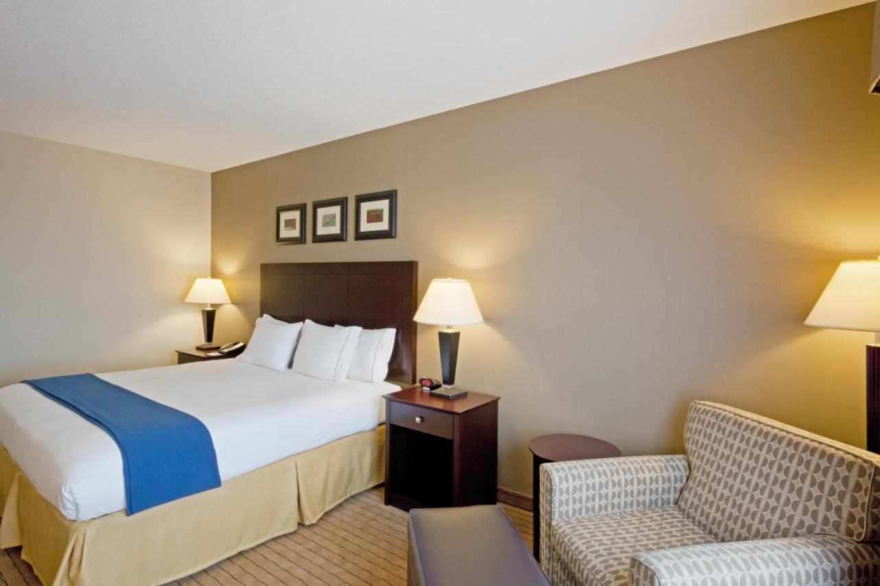 Holiday Inn Express & Suites Malone By Ihg מראה חיצוני תמונה