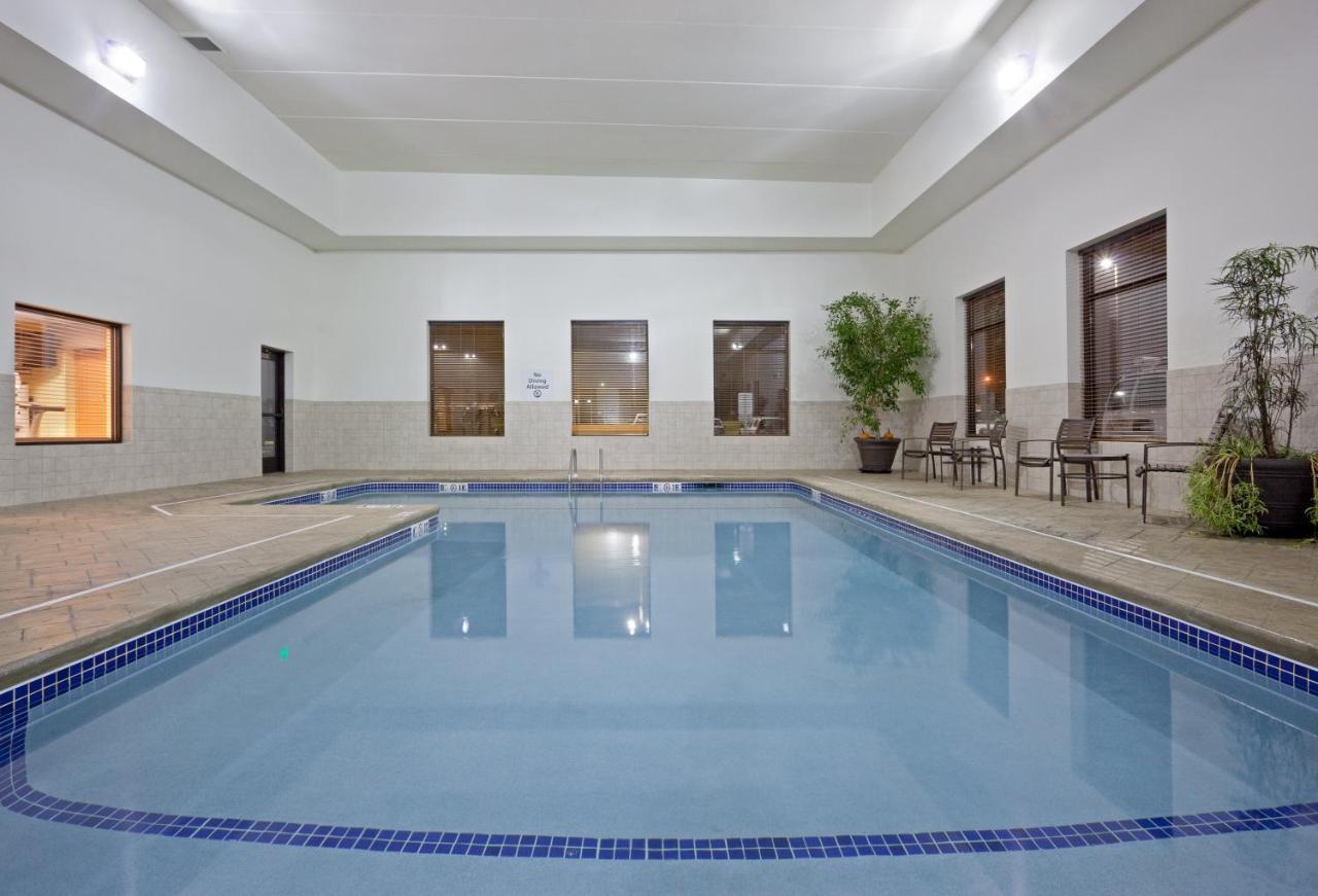 Holiday Inn Express & Suites Malone By Ihg מראה חיצוני תמונה