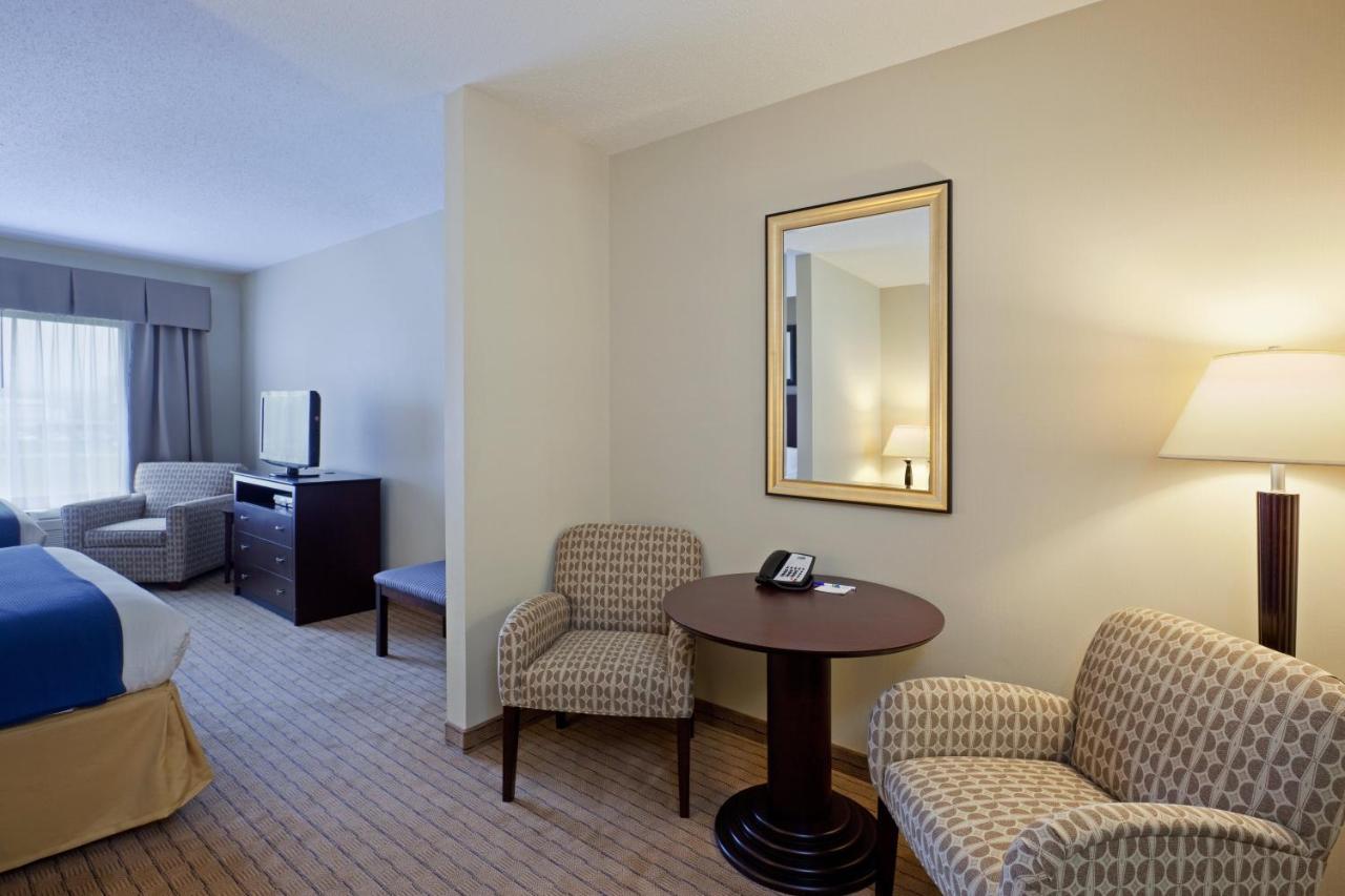 Holiday Inn Express & Suites Malone By Ihg מראה חיצוני תמונה