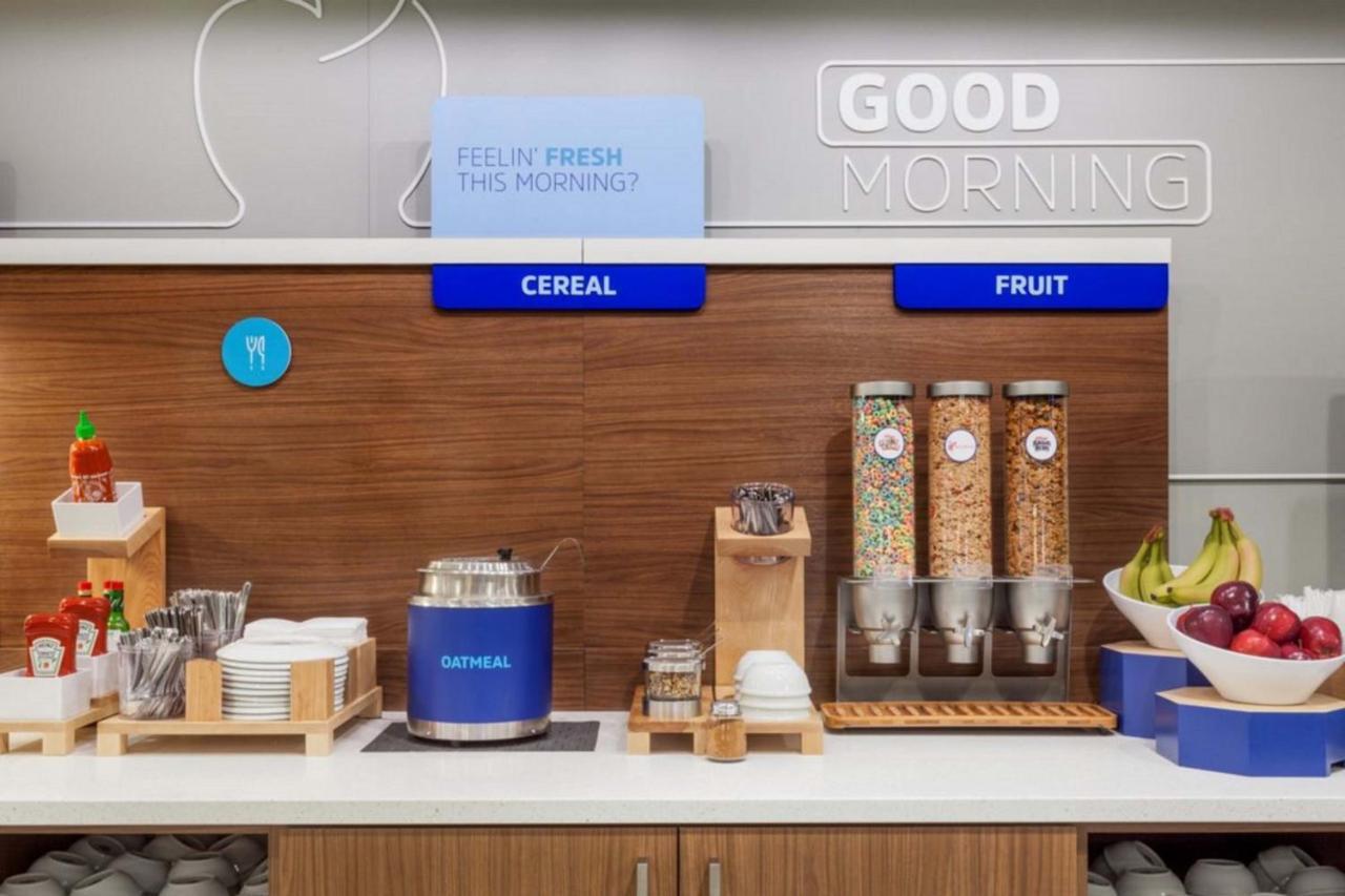 Holiday Inn Express & Suites Malone By Ihg מראה חיצוני תמונה